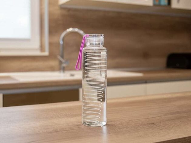 Промо пакет розова стъклена бутилка Hygea Water + спирала за сребърна вода за бутилки